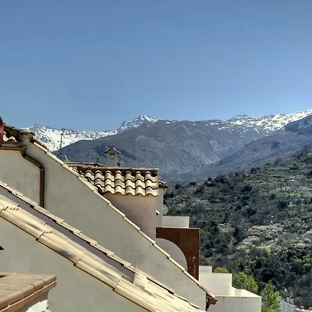Atico Con Chimenea En Sierra Nevada-gueejar Sierra